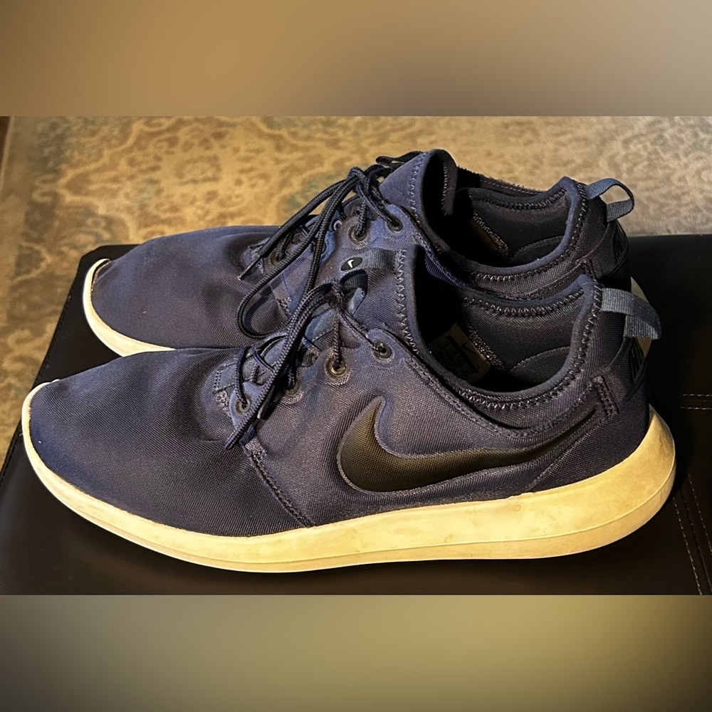 Mens Nike Roshe Two sneakers in Midnight Navy colorway. Size 14